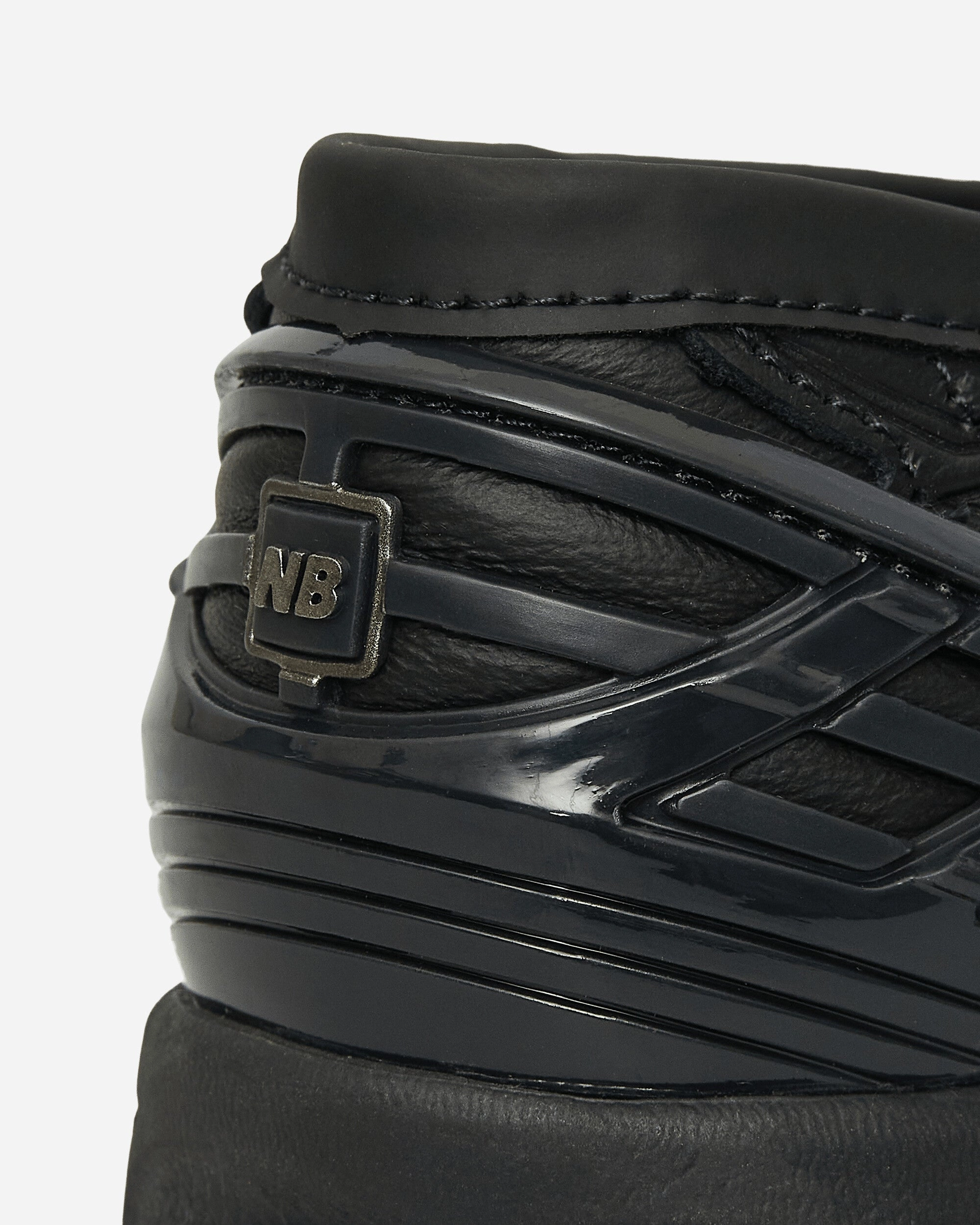 1906L Sneakers Black